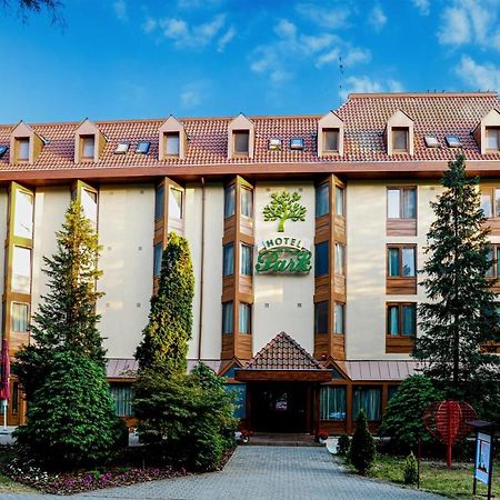 Park Hotel Гюла Екстериор снимка