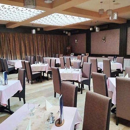 Park Hotel Гюла Екстериор снимка