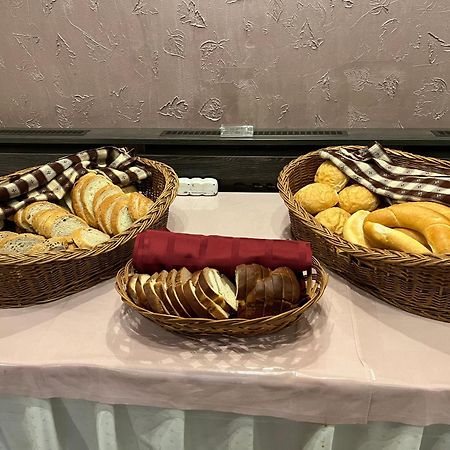 Park Hotel Гюла Екстериор снимка