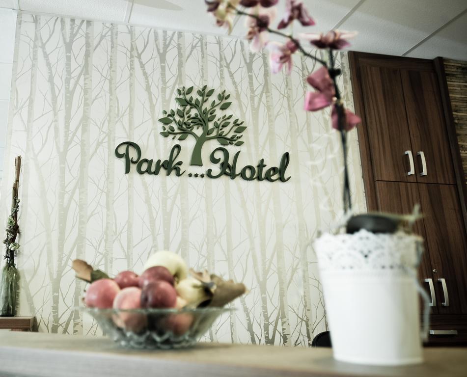 Park Hotel Гюла Екстериор снимка