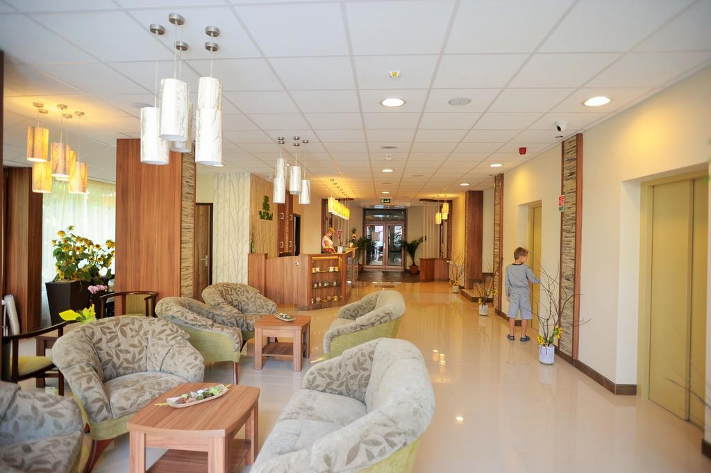Park Hotel Гюла Екстериор снимка