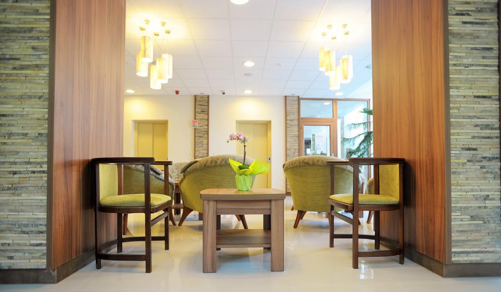 Park Hotel Гюла Екстериор снимка