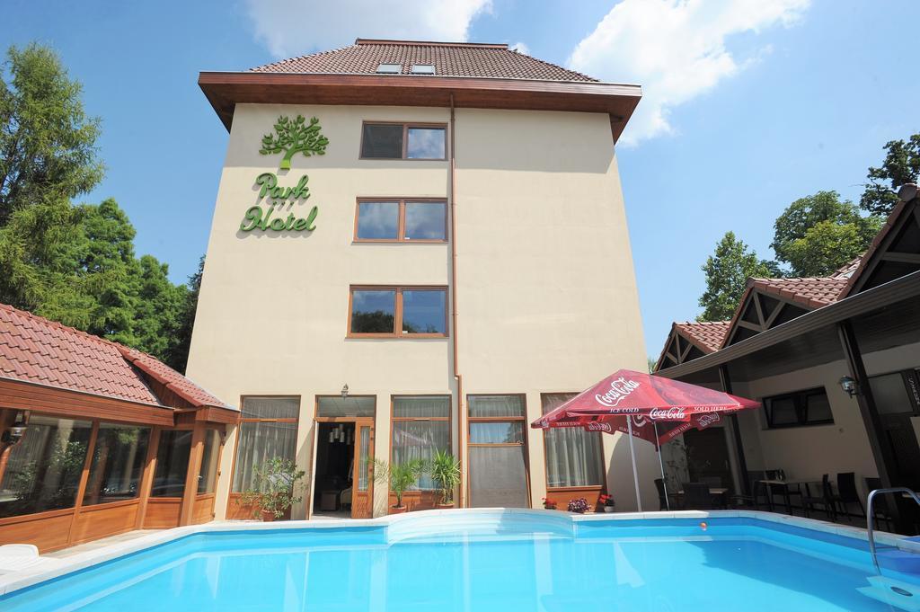 Park Hotel Гюла Екстериор снимка