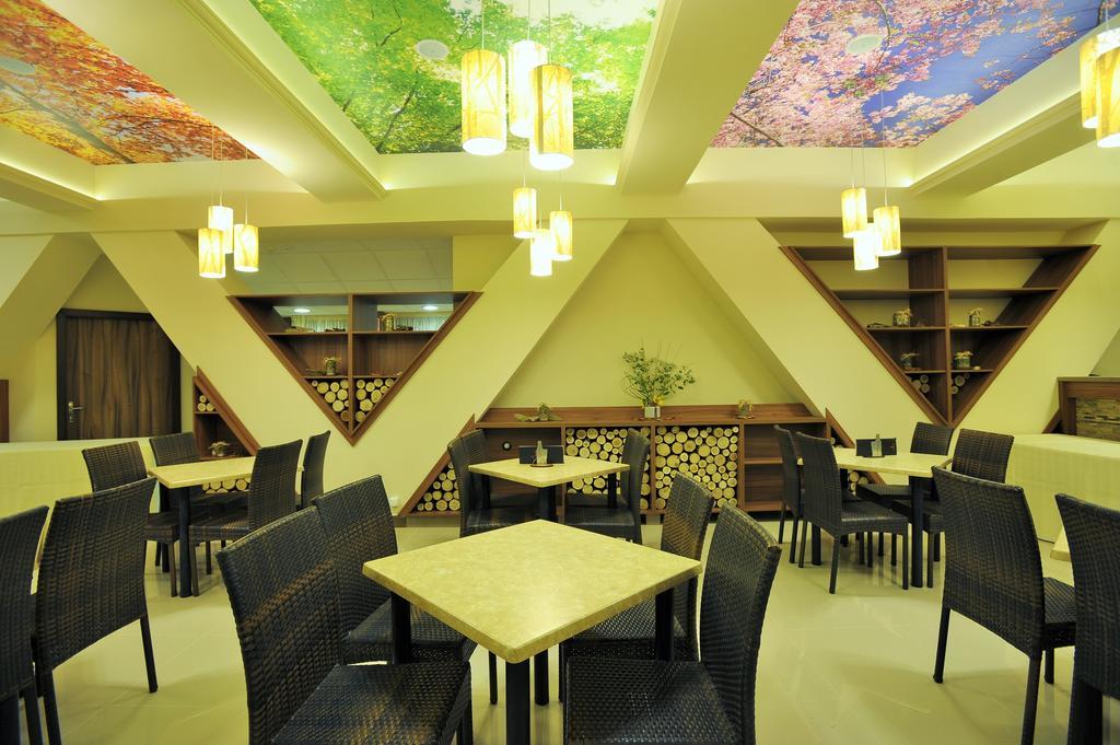 Park Hotel Гюла Екстериор снимка