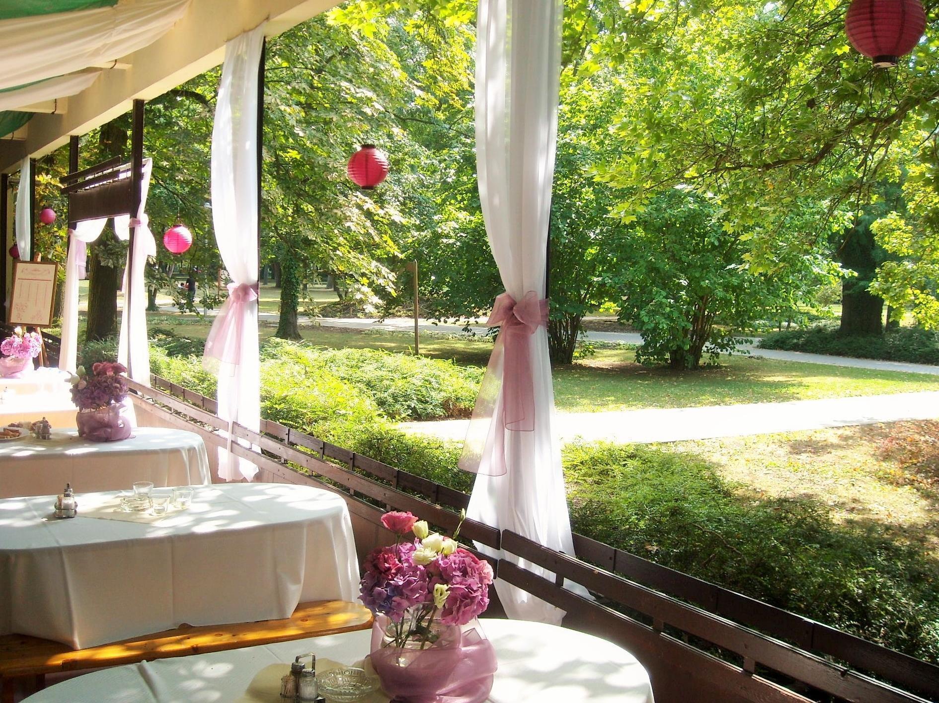 Park Hotel Гюла Екстериор снимка
