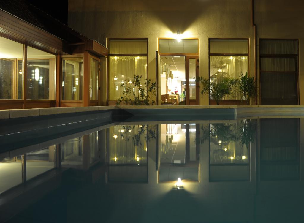 Park Hotel Гюла Екстериор снимка