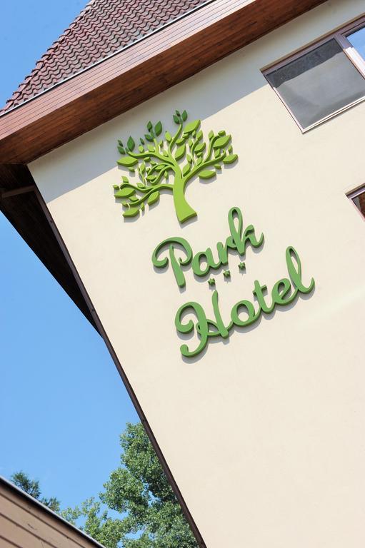 Park Hotel Гюла Екстериор снимка