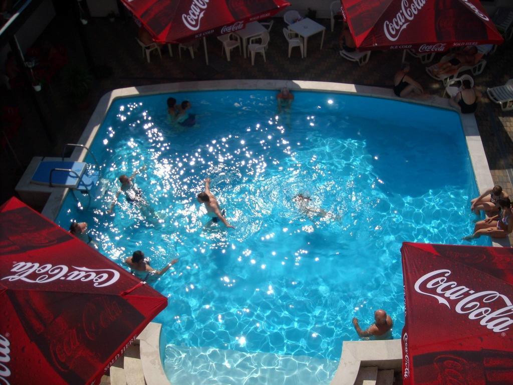 Park Hotel Гюла Екстериор снимка